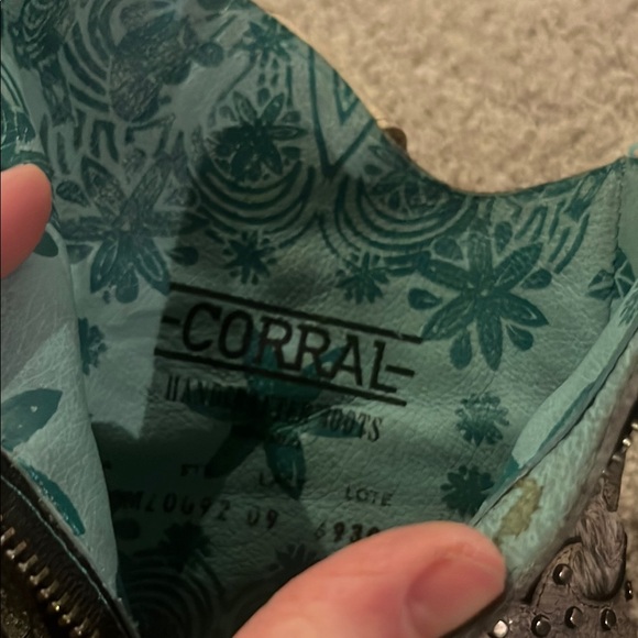 Stylish Black and Silver Women's Boots - Picture 2 of 9